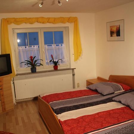 Ferienwohnung Mit 4 Schlafzimmer Fuer 2 Bis 9 Gaeste----Apartment With 4 Bedrooms For 2 To 9 Guests Neurenberg Buitenkant foto