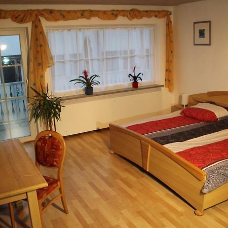 Ferienwohnung Mit 4 Schlafzimmer Fuer 2 Bis 9 Gaeste----Apartment With 4 Bedrooms For 2 To 9 Guests Neurenberg Buitenkant foto