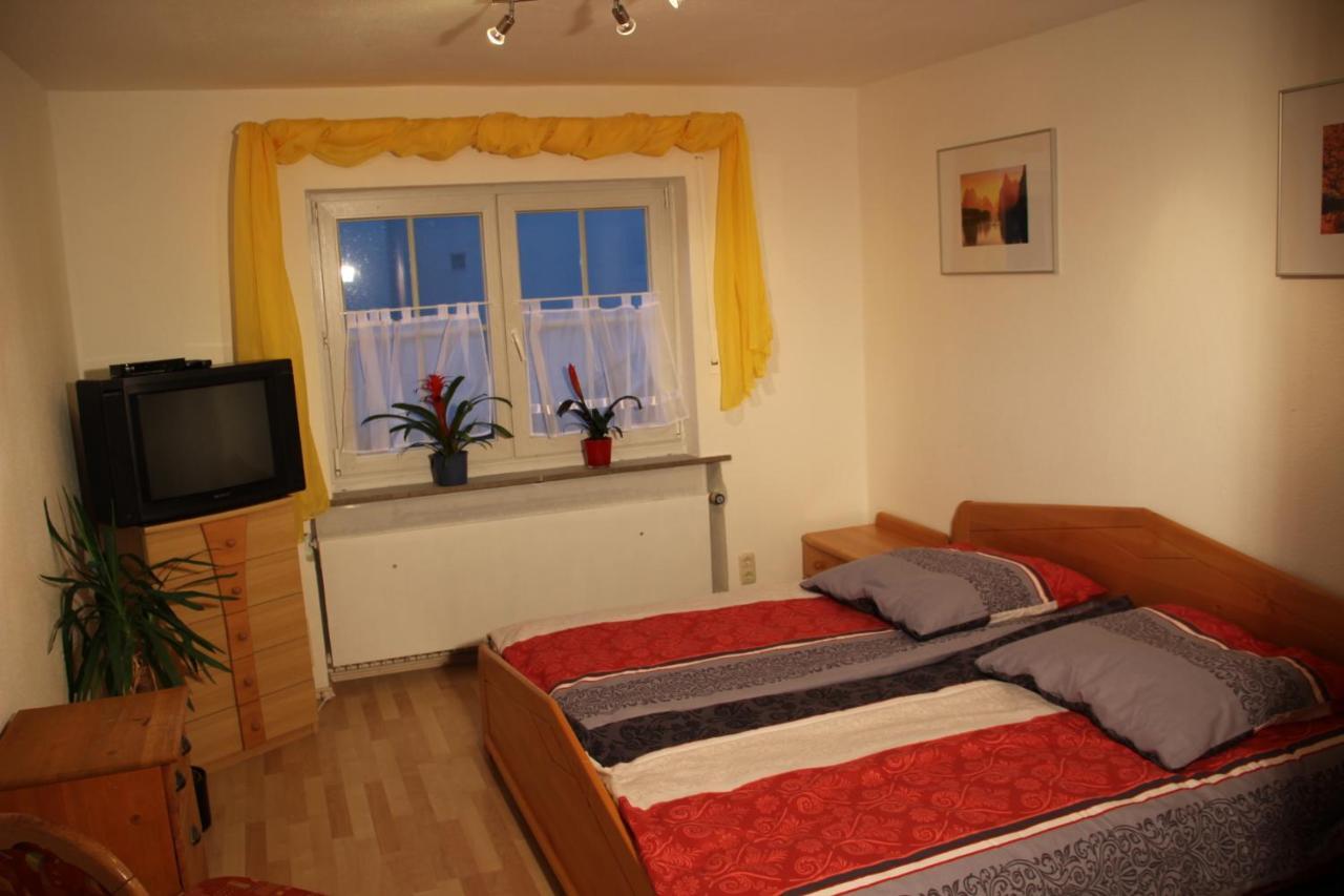 Ferienwohnung Mit 4 Schlafzimmer Fuer 2 Bis 9 Gaeste----Apartment With 4 Bedrooms For 2 To 9 Guests Neurenberg Buitenkant foto